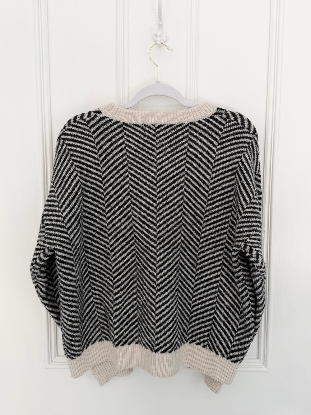 Black & Cream Herringbone Knit Sweater – One Size – Oversized - Picture 5 of 7